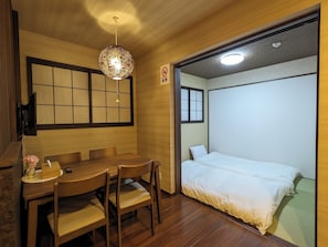 1 bedroom, desk, free WiFi, bed sheets - Zen Villa Kujo 7 minutes walk from Kujo Station  / Kyoto Kyōto (Kyoto)