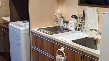 Fridge, microwave, stovetop, cookware/dishes/utensils