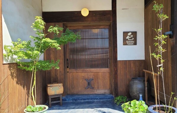 Exterior detail - Only one group allowed per day  Old folk house To - Ancient Minjiatun / Nagano Nagano (Nagano)
