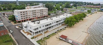 Luxurious 3 Bedroom Riverfront Condo with Private Deck