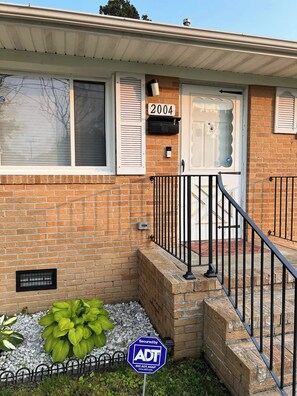 Exterior detail - Bayshore Breeze

 (Hampton)