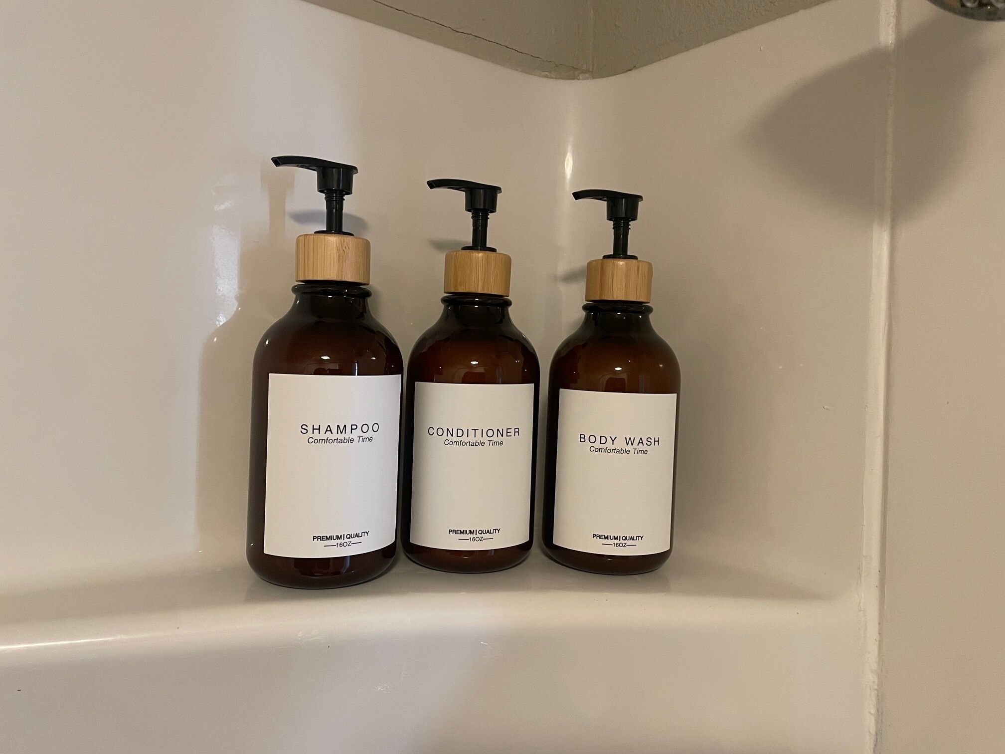 タオル、石鹸、トイレットペーパー