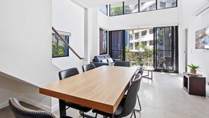 Apartemen | Makan di kamar