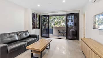 En 55-tommers smart-TV med digitale kanaler