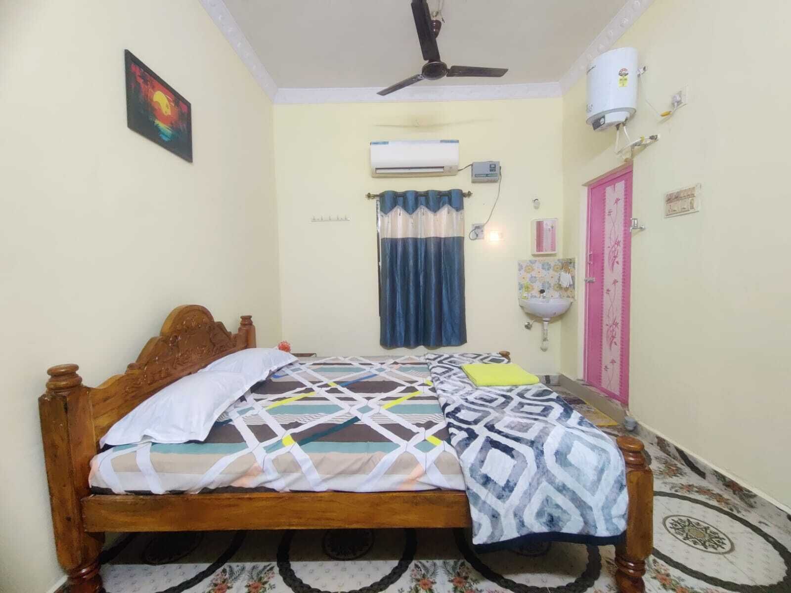 1 bedroom, desk, iron/ironing board, WiFi