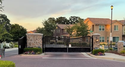 A's Baseball Season Rental Property - Easy freeway access - 5K