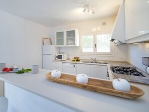 Réfrigérateur, micro-ondes, four, lave-vaisselle