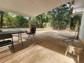 Outdoor dining - Messick Farmstyle Home (Marksville)