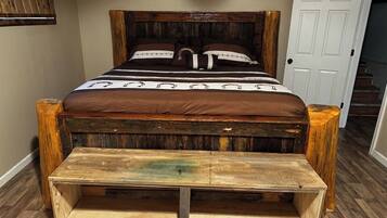 3 bedrooms, desk, iron/ironing board, WiFi