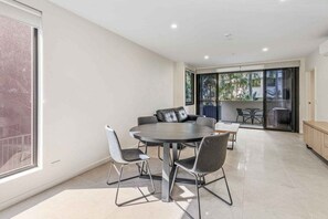 Interior - Escape to the Aubrey, where modern comfort meets beachside charm. (Gold Coast)