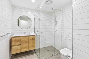 Shower, hair dryer, towels