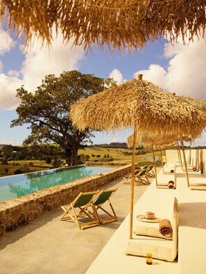 2 kolam renang outdoor