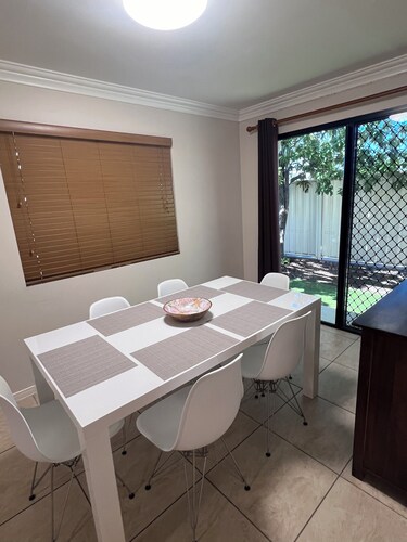 Cozy 1-bedroom fully furnished unit in marvelous Emerald with WiFi, AC, Laundry