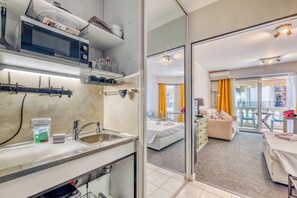 Interior - Victoria Beach Studio - Sea Shore, Menton, France (Menton)