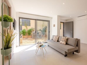 TV - Apartment Akemi by Interhome (Sainte Maxime)