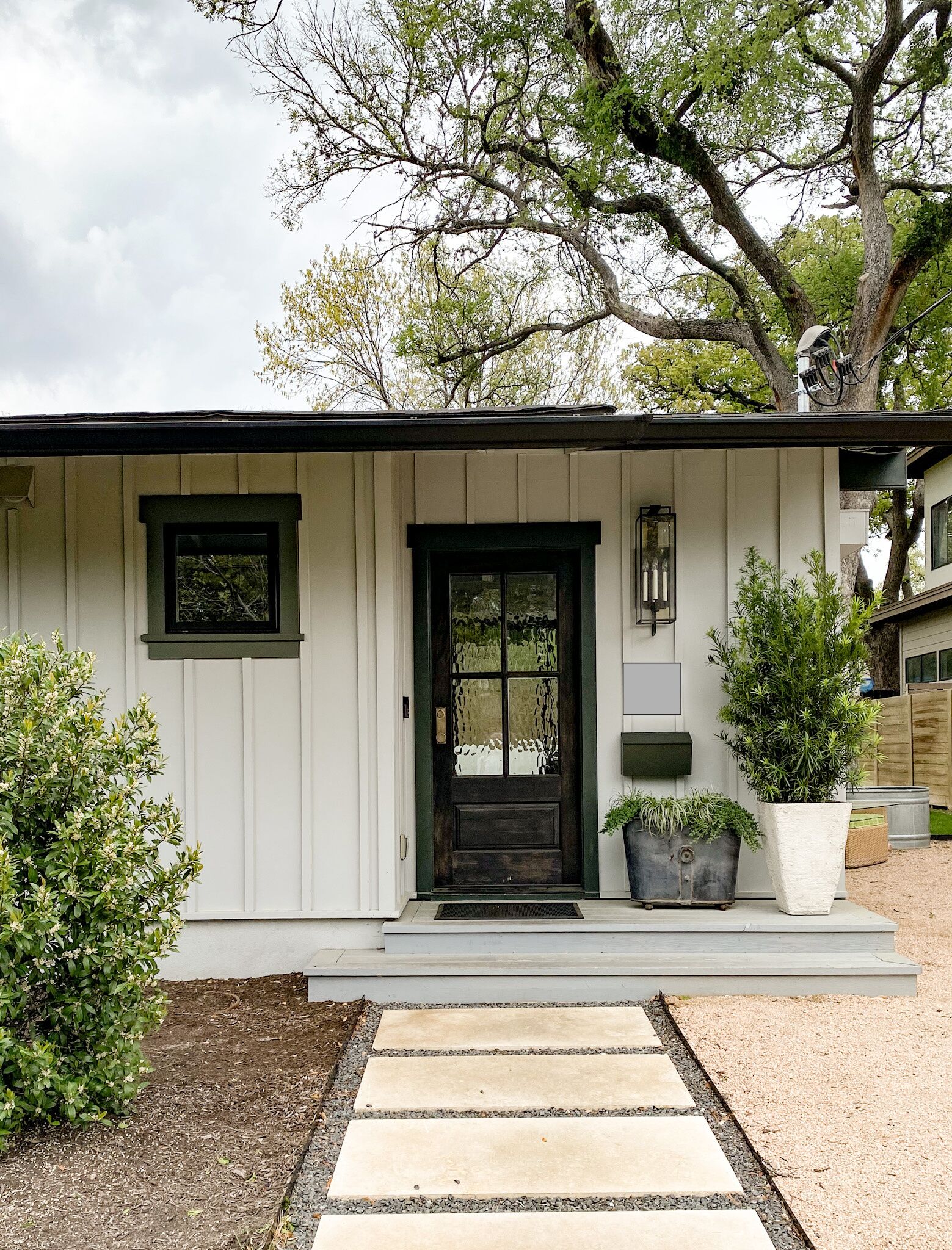 Luxury 2-bedroom Designer Home in Deep Eddy, minutes to Downtown & Lady Lake