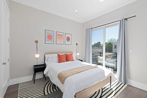 3 habitaciones, tabla de planchar con plancha y cuna de viaje 