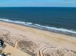 Beach nearby - Charming Condo with Stunning Views and Family-Friendly Amenities (Ocean City)