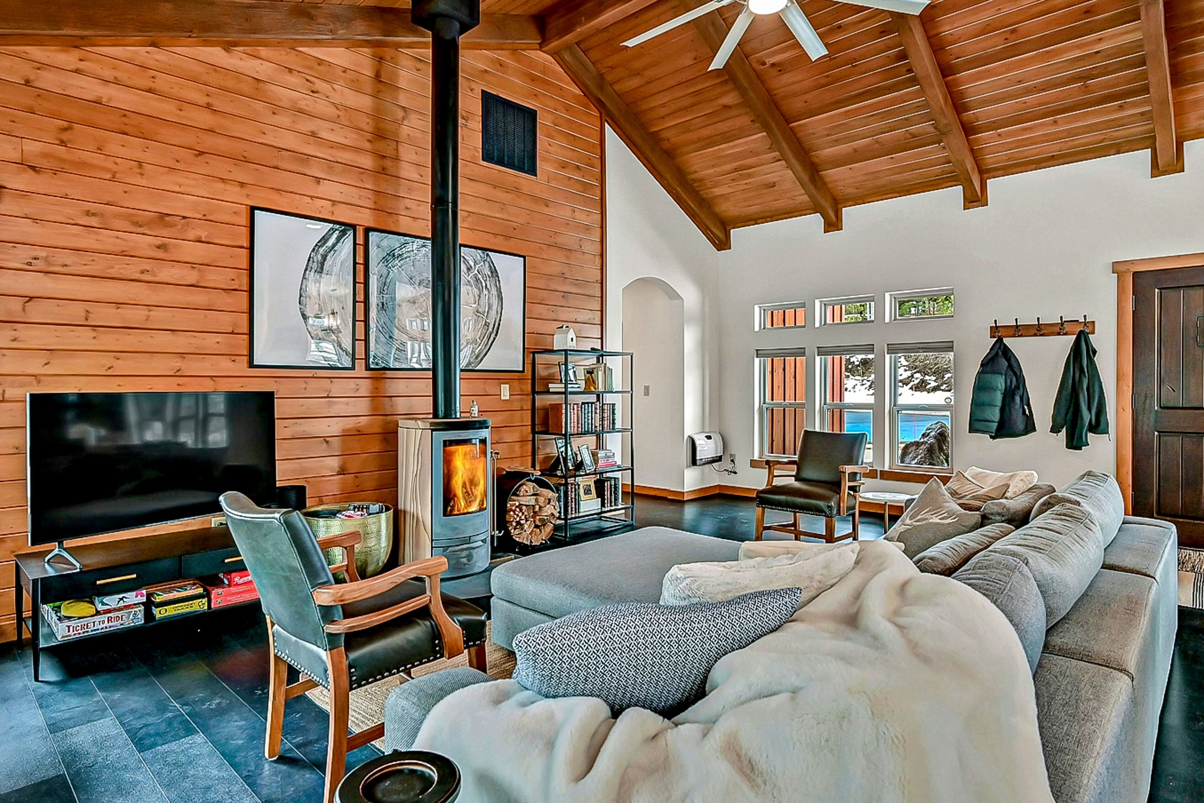 Mountain View House with deck, private W/D + Swedish wood stove