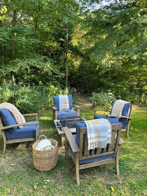 Property grounds - 1798 House - Historic house 1 mile from downtown New Hope (New Hope)