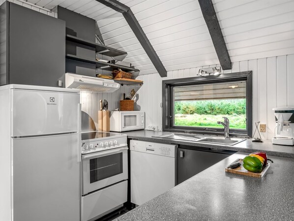 Fridge, microwave, dishwasher, cookware/dishes/utensils