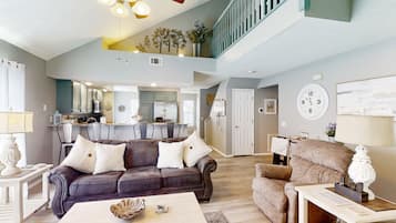 تلفزيون، مدفأة، مشغل دي في دي