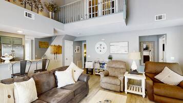 تلفزيون، مدفأة، مشغل دي في دي