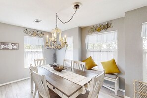 Dining - Dog-friendly condo with sauna, hot tub, heated indoor pool, balcony, & fireplace (Branson)