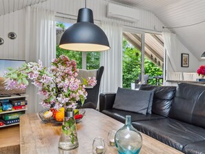 TV - "Hereth" - 30km from the sea by Interhome (Toftlund)