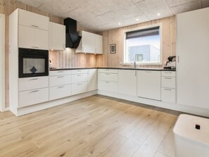 Refrigerador, microondas, horno, lavavajillas