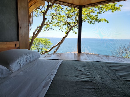 Panoramic Shared Dormitory, Mixed Dorm, Ocean View, Oceanfront | 1 bedroom, soundproofing, bed sheets