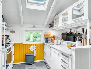 Frigorifero, microonde, forno, lavastoviglie