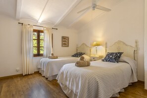 5 Schlafzimmer, Bügeleisen/Bügelbrett, kostenloses WLAN, Bettwäsche