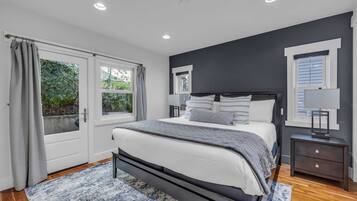 4 عدّة غرف نوم ومكواة/لوح كي وواي فاي وملاءات أسرّة