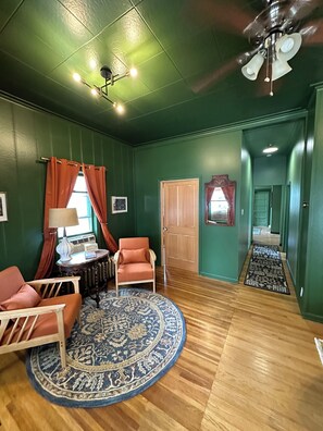 Interior - Upscale Downtown Livingston Suite a stone’s throw from the Yellowstone  (Livingston)