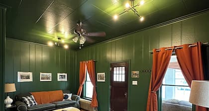 Upscale Downtown Livingston Suite a stone’s throw from the Yellowstone