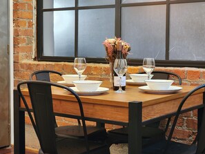 Classic Apartment | Dining room - U Suites on Egmont (Wellington)
