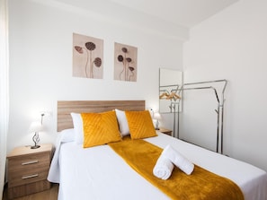 2 chambres, fer et planche à repasser, accès Internet, draps fournis