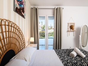 2 quartos, ferros/tábuas de passar roupa, acesso à internet