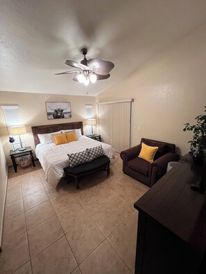 4 bedrooms, desk, iron/ironing board, WiFi - Charming, family friendly 4-bedroom house in NW Tucson with WiFi, AC and Pool (Tucson)