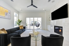 Smart TV, fireplace