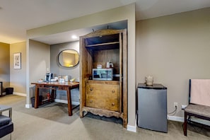 Interior - Ocean/mountain view condo with balcony & lovely location near Moran SP (Eastsound)