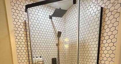 Newly renovated, cozy downtown studio suite