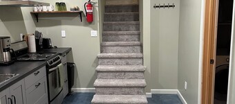 Newly renovated, cozy downtown studio suite 