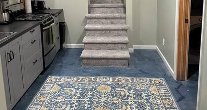 Newly renovated, cozy downtown studio suite