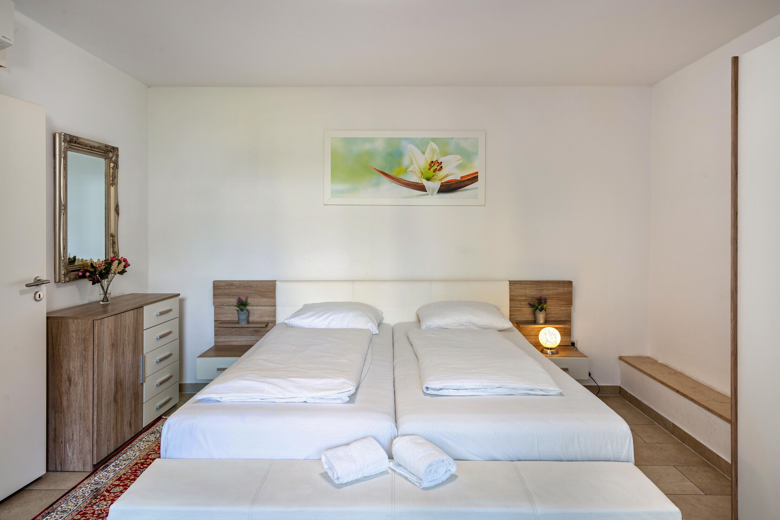 2 dormitorios, tabla de planchar con plancha, wifi gratis y ropa de cama