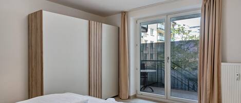 2 عدّة غرف نوم ومكواة/لوح كي وواي فاي مجانًا وملاءات أسرّة