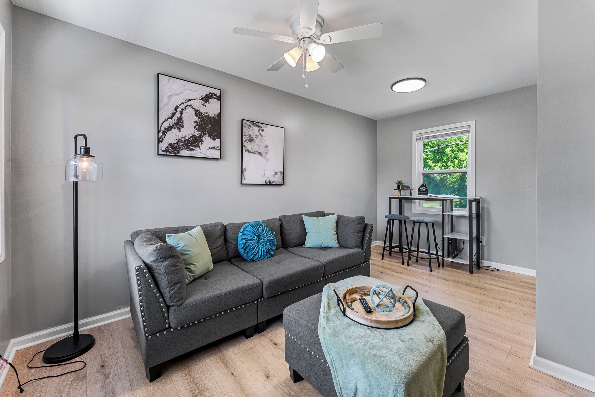  Blissful Breeze Sleeps 5 Near DT Beale St. + Midtown