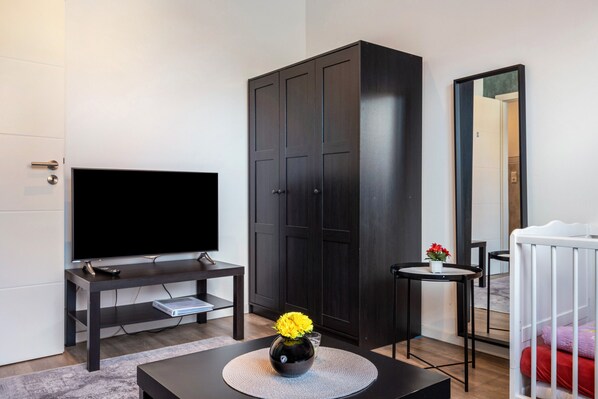 2 عدّة غرف نوم ومكواة/لوح كي وواي فاي مجانًا وملاءات أسرّة