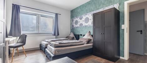 2 bedrooms, iron/ironing board, free WiFi, bed sheets